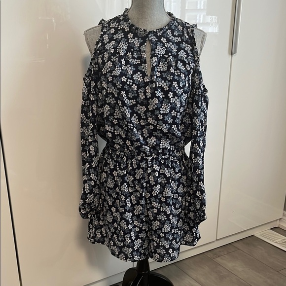 MICHAEL KORS Blue Floral Cold Shoulder Shorts Jumpsuit, Size M - Picture 1 of 14
